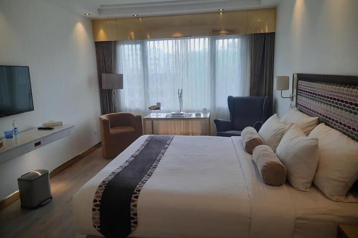 Room 9 of 27