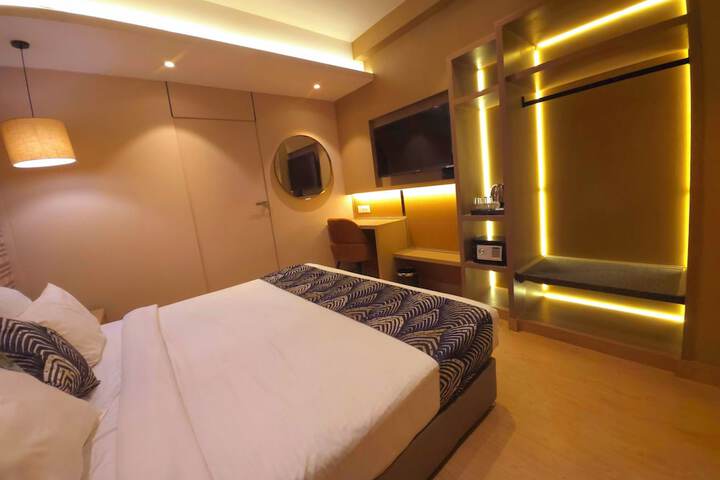 Room 10 of 30