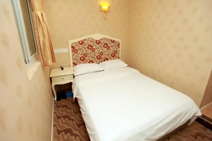 Room 3 of 10