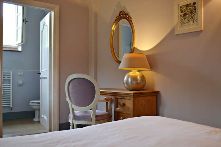 Room 8 of 72