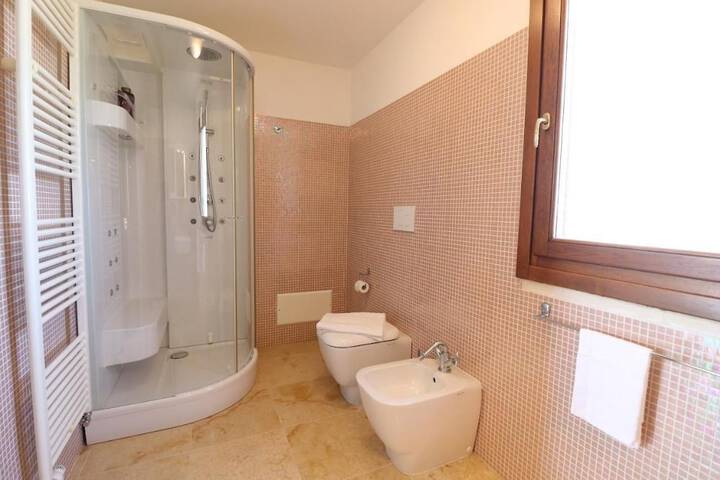 Room 10 of 27