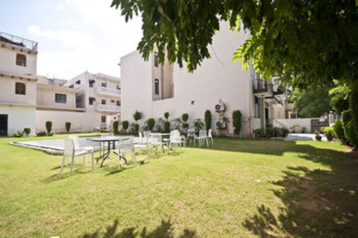 Hotel Exterior 11 of 23