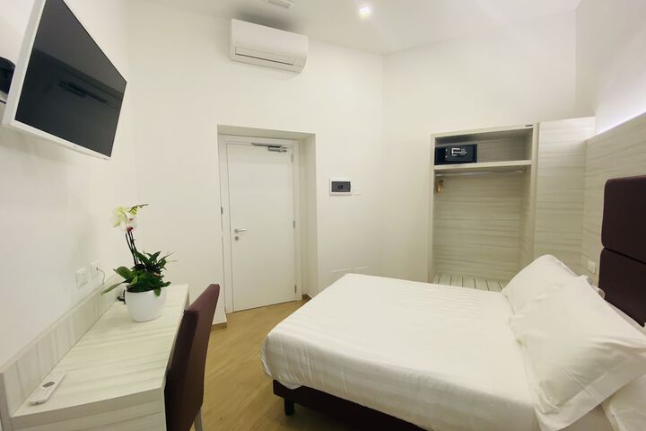 Room 11 of 30