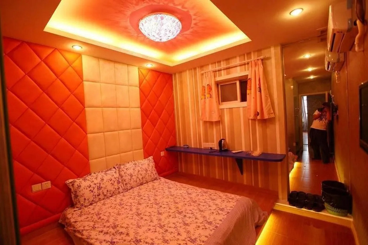Room 8 of 21
