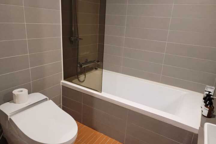 Room 153 of 219