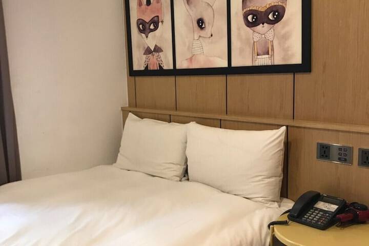 Room 13 of 28