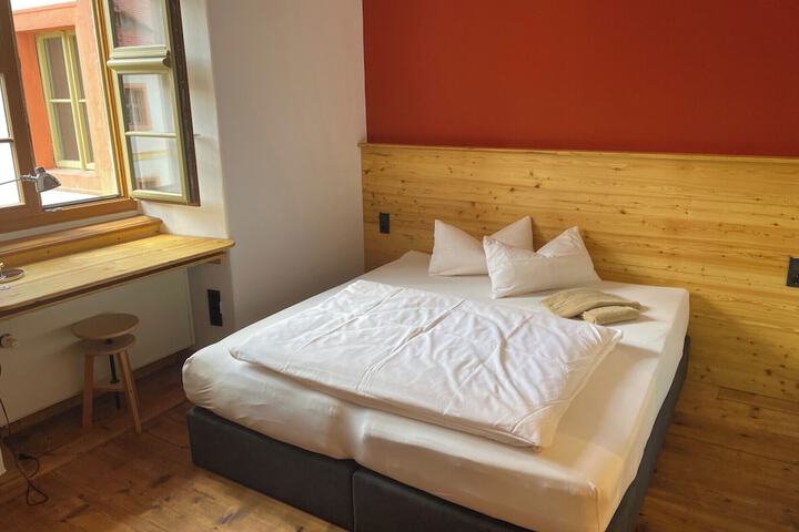 Room 3 of 36