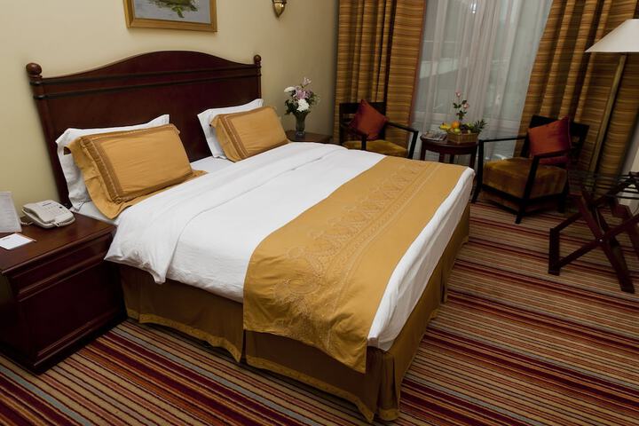 Room 10 of 60