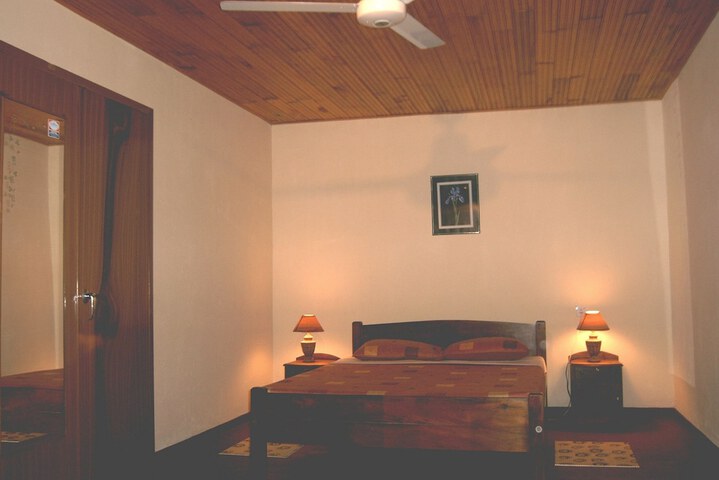 Room 28 of 65