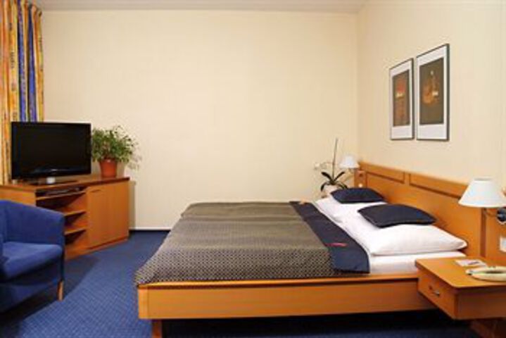 Room 34 of 67