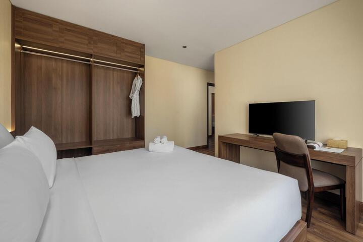 Room 104 of 112