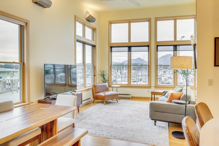 Custom Harborside Loft in the Heart of Ketchikan