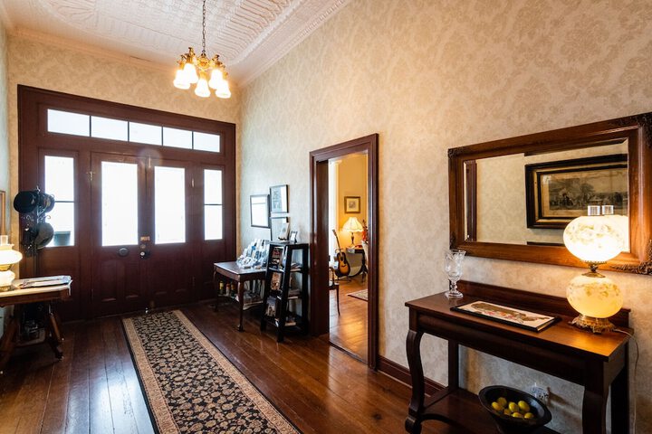 Entrance & Lobby