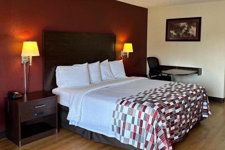 1 King Bed (7 of 9)