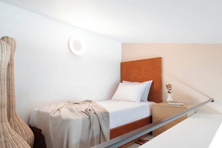 Room 8 of 31
