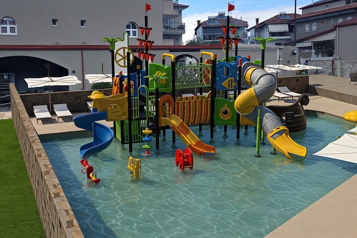 Pool 90 of 112