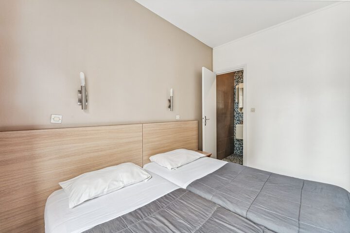 Room 3 of 15