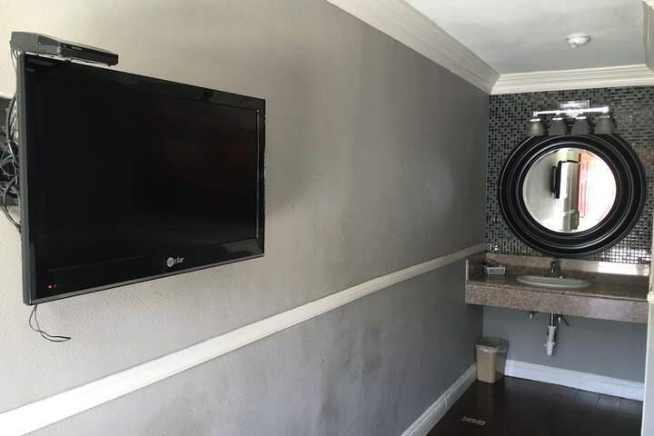 Room 5 of 24