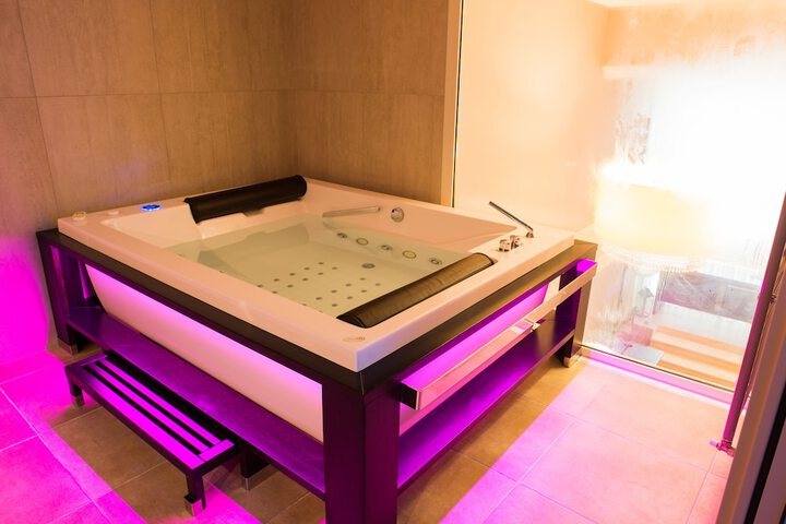 Jetted tub