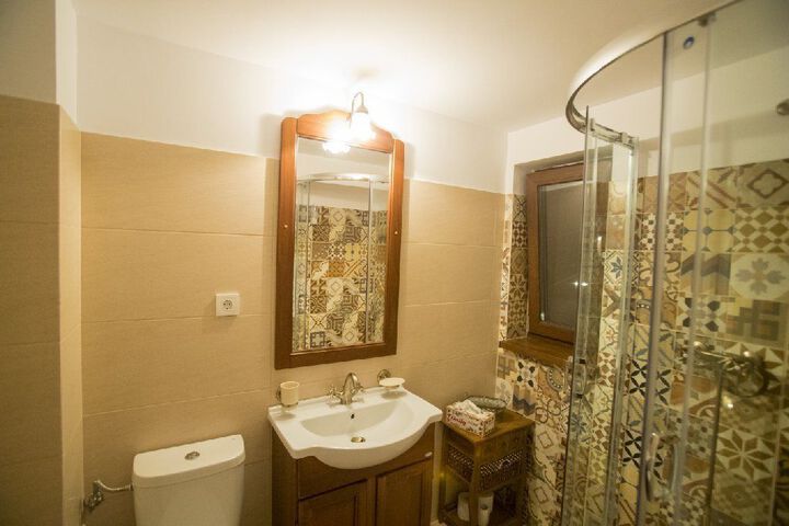 Room 8 of 25