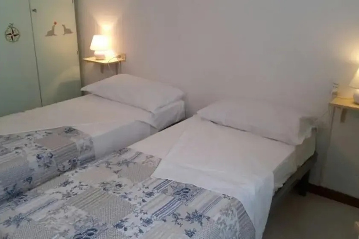 Room 2 of 9