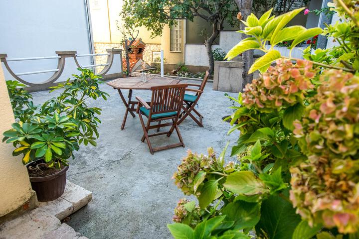 Beautiful holiday house in Starigrad