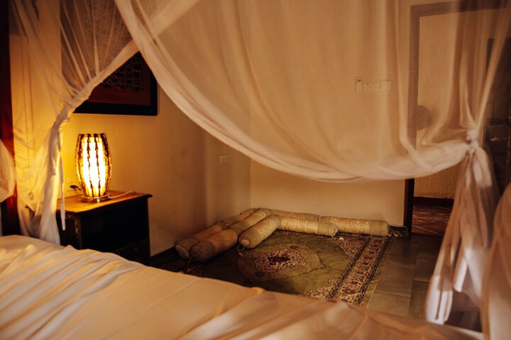 Room 33 of 98
