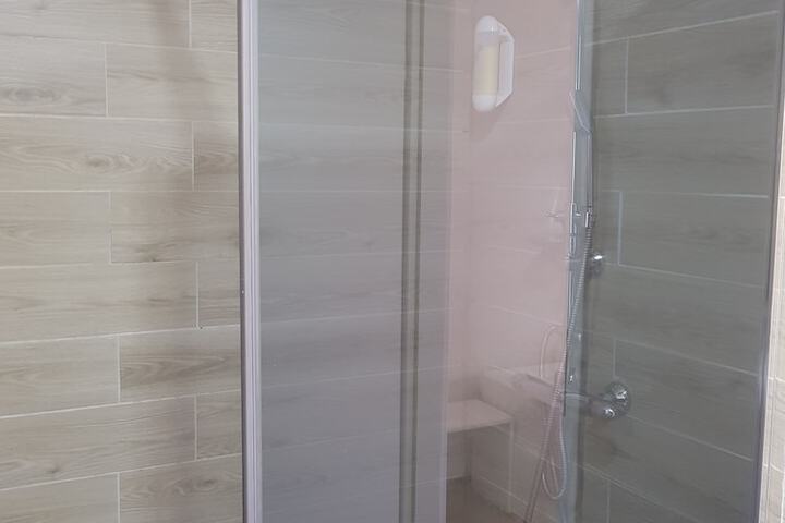Room 8 of 27