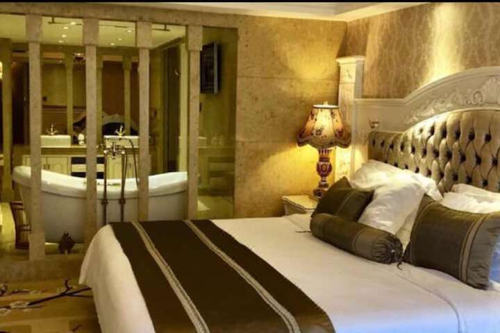 Room 16 of 71
