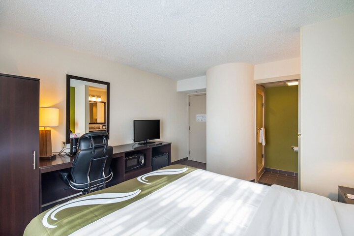 Queen Bed Accessible (5 of 15)