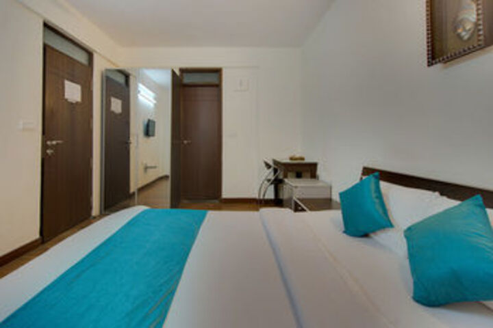 Room 5 of 11