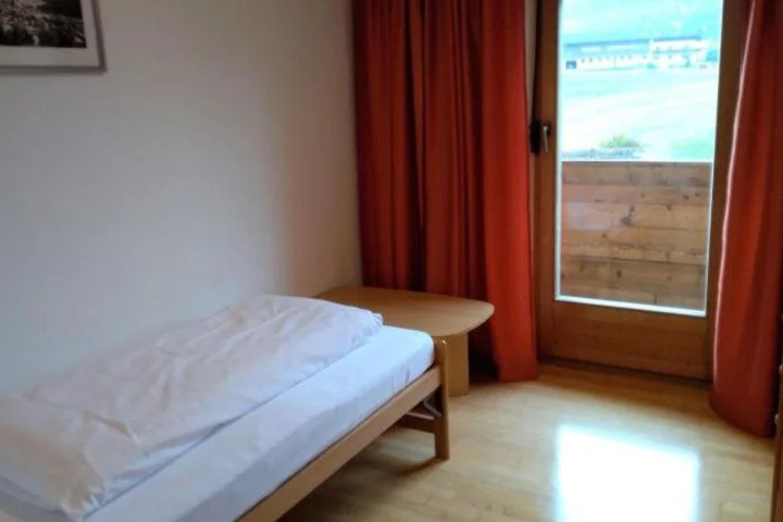 Room 6 of 19