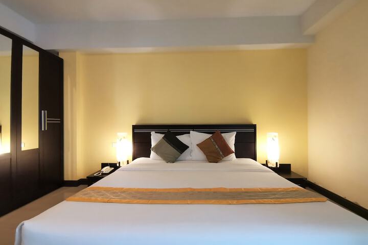 Room 9 of 40