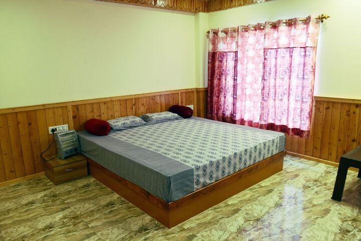 Room 2 of 33