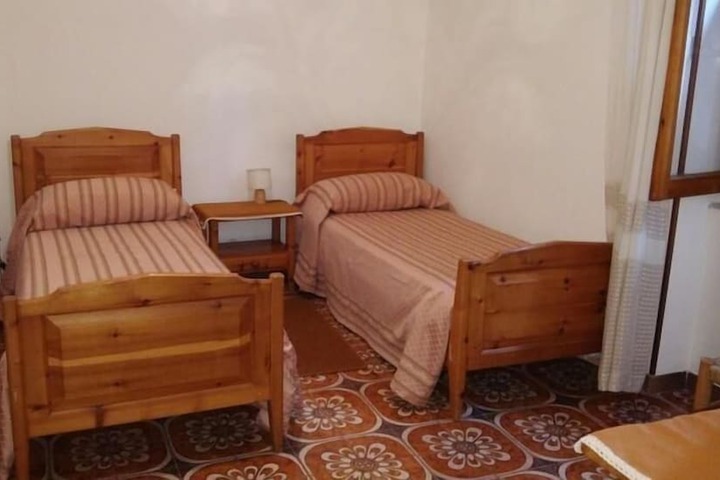 Room 8 of 20