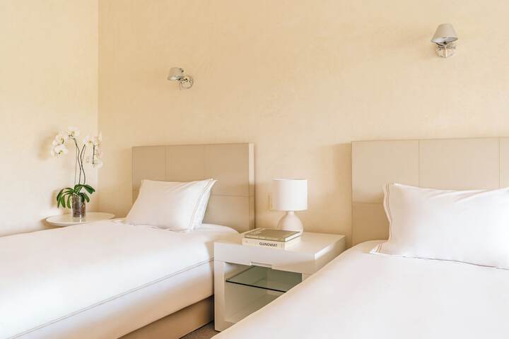 Room 10 of 76