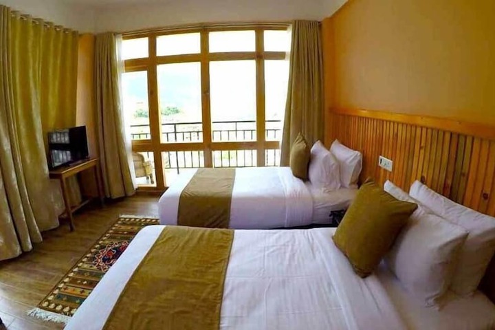 Room 2 of 8