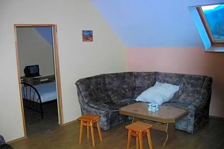 Room 6 of 21