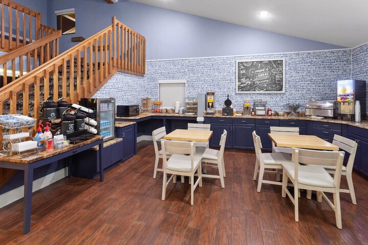 Breakfast/Coffee Service 32 of 35