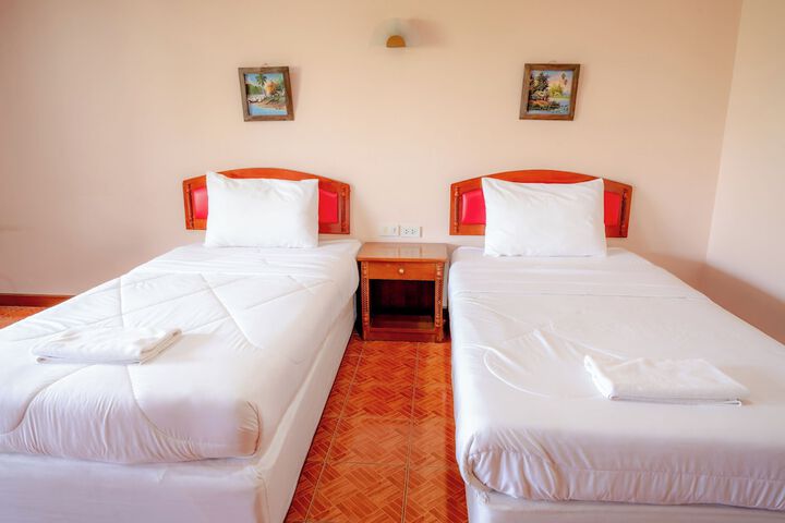 Room 8 of 19