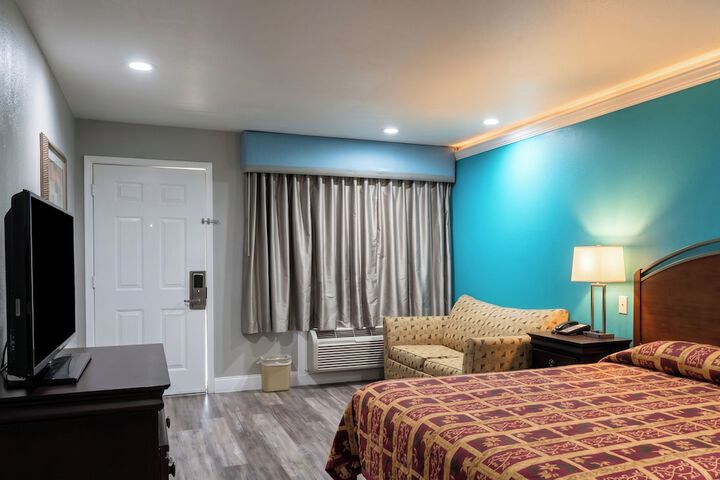 Room 6 of 19