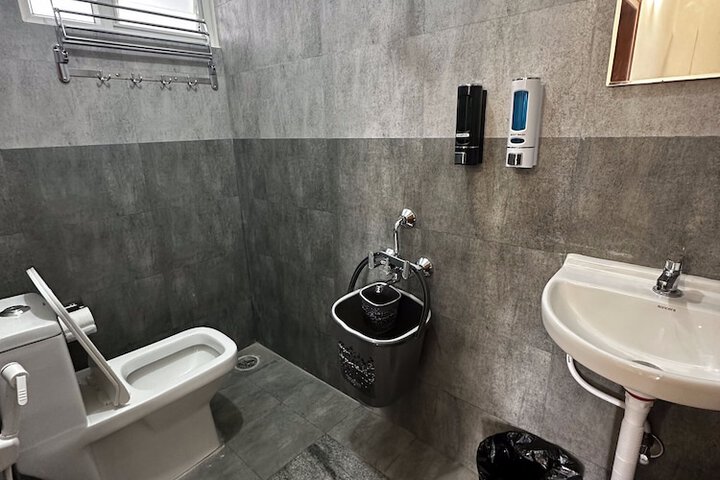 Room 14 of 18