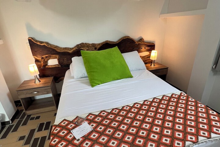 Room 42 of 102