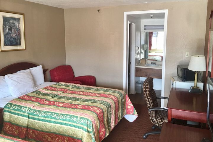 2 Queen Beds (8 of 12)