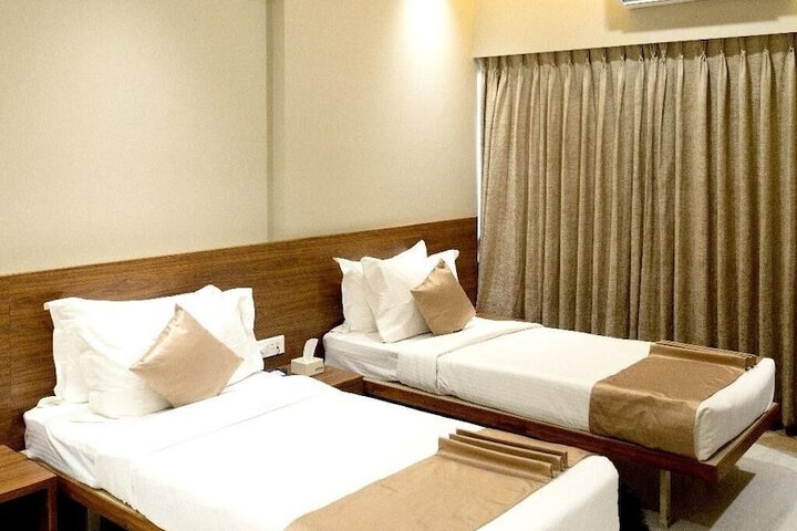Room 9 of 42