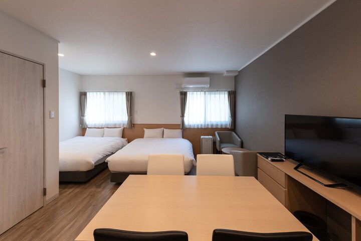 Room 3 of 20