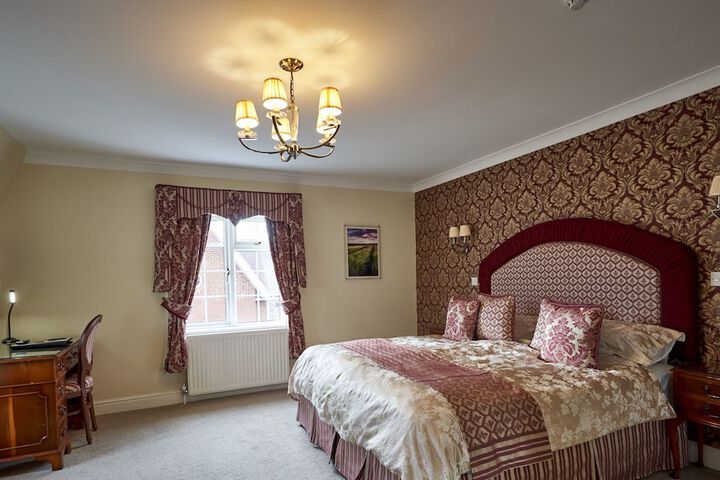 Room 4 of 76