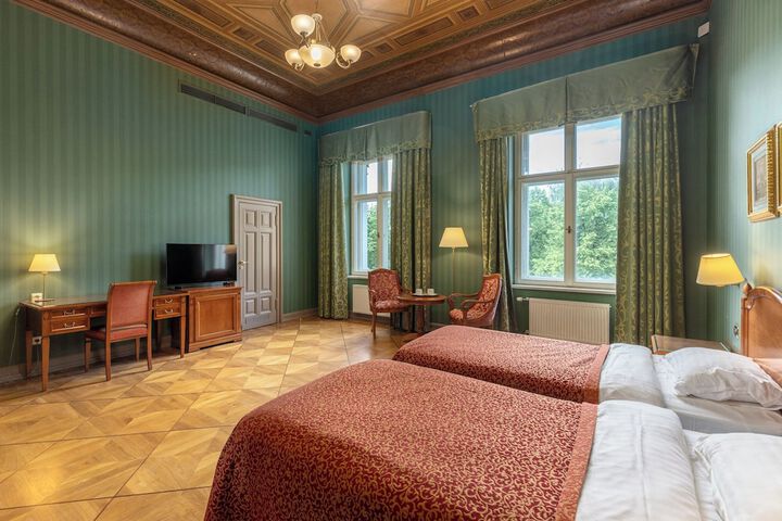Room 8 of 75