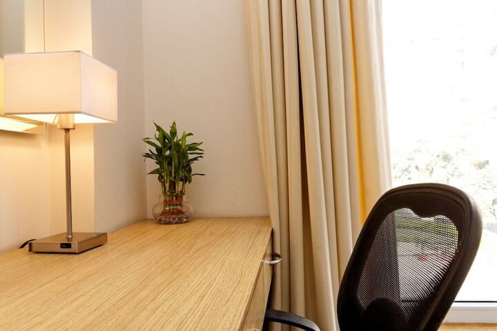 Room 9 of 40