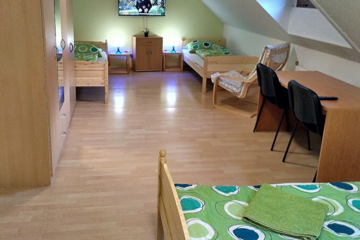 Room 10 of 12